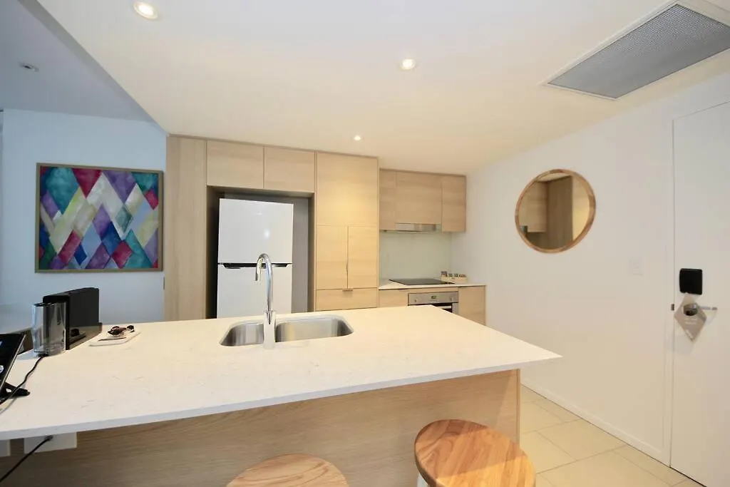 Broadbeach 806 Gold Coast 0*,